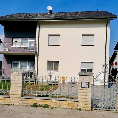 Apartman Tony Deluxe Near Zagreb Airport Velika Gorica Eksteriør billede