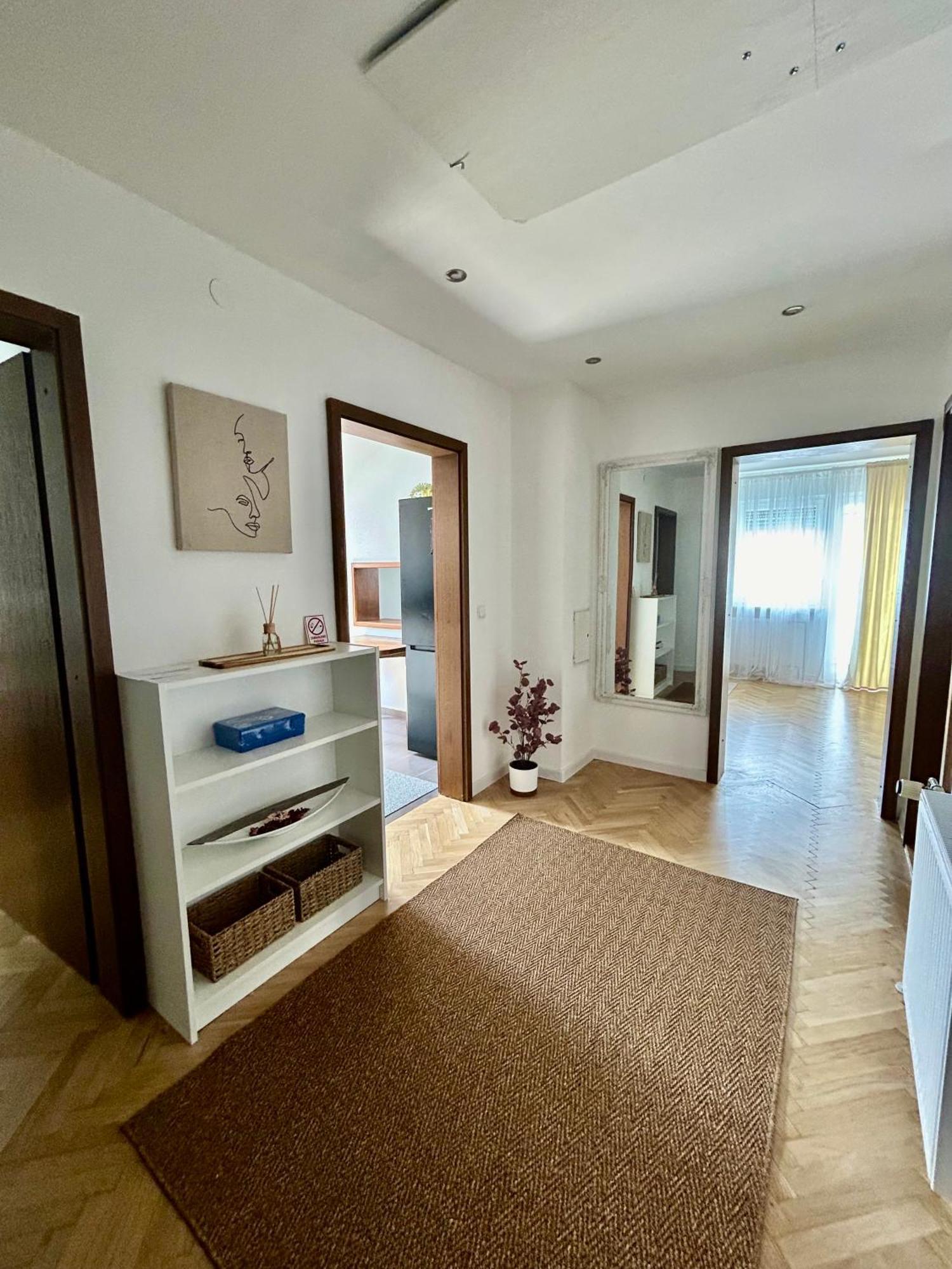 Apartman Tony Deluxe Near Zagreb Airport Velika Gorica Eksteriør billede